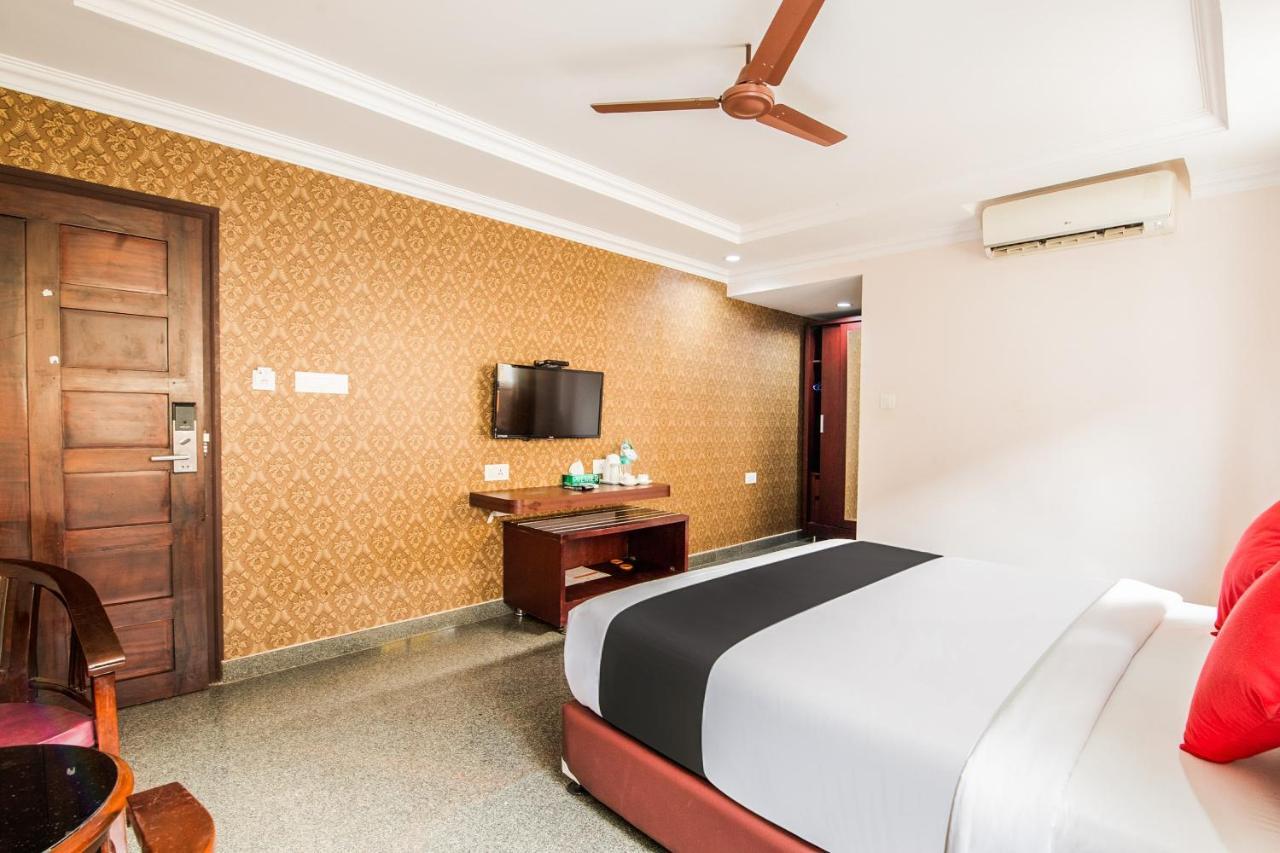 Vaccinated Staff- Capital O 22439 Ratna Forever Hotel Karkal Esterno foto