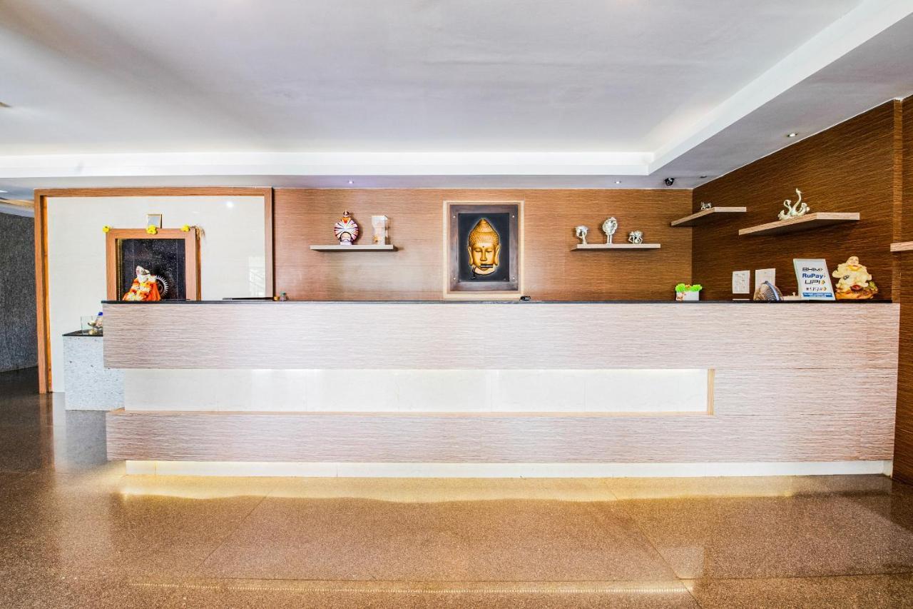 Vaccinated Staff- Capital O 22439 Ratna Forever Hotel Karkal Esterno foto