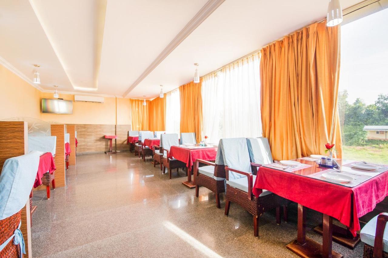 Vaccinated Staff- Capital O 22439 Ratna Forever Hotel Karkal Esterno foto