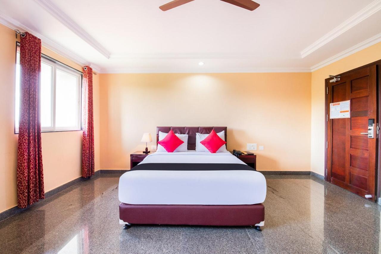 Vaccinated Staff- Capital O 22439 Ratna Forever Hotel Karkal Esterno foto
